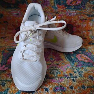 Women's Wide Fit Nike Revolution 7 Running Shoe